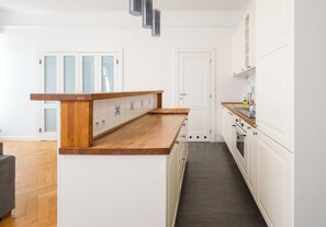 Réfrigérateur, four, plaque de cuisson, lave-vaisselle