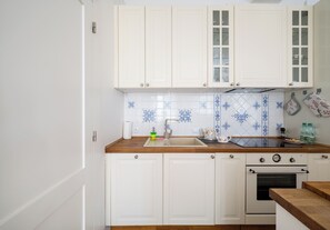 Réfrigérateur, four, plaque de cuisson, lave-vaisselle