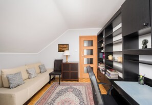 TV - National Stadium Spacious Apartment (Warszawa)