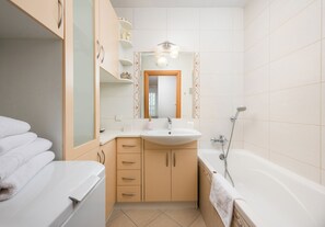 Dusche, Haartrockner, Handtücher