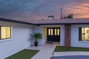 Exterior detail - Upscale Old Town Getaway: 5 Bedroom, Pool, Mini Golf & Lounge (Scottsdale)