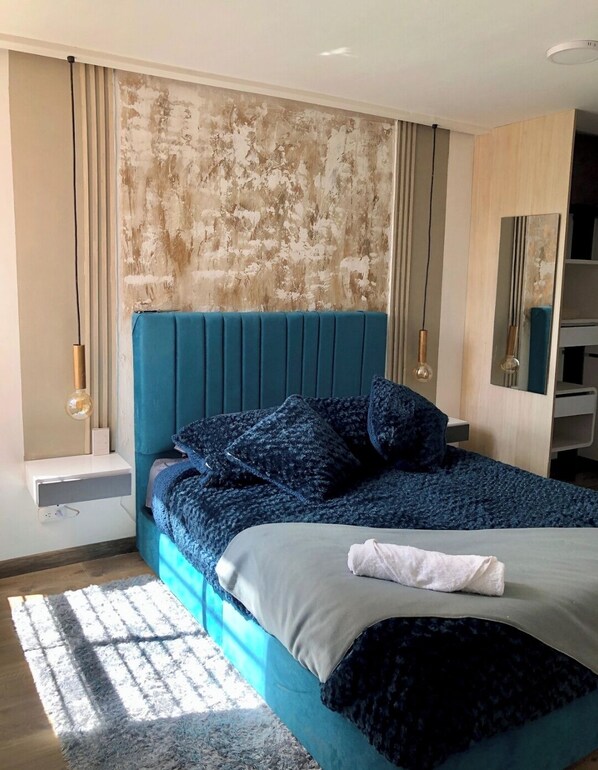 3 bedrooms, desk, iron/ironing board, free WiFi