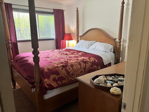 3 bedrooms, desk, iron/ironing board, WiFi