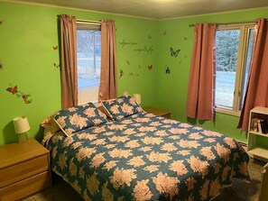 3 bedrooms, desk, iron/ironing board, WiFi