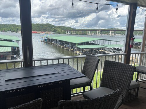  Lovely Lake Front and Updated 2 Bedroom Condo with Boat Slip!