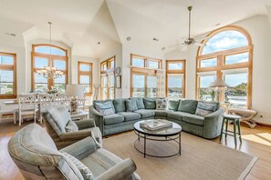 Télévision, cheminée, baby-foot, table de tennis de table