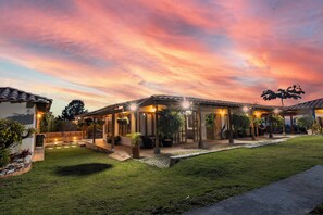 Front of property - Finca Villa Alfa (Medellin)