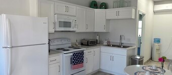 Charming 1-bedroom apartment with WiFi and AC in delightful Port Charlotte