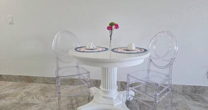 Charming 1-bedroom apartment with WiFi and AC in delightful Port Charlotte