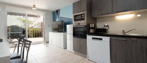 Fridge, microwave, oven, dishwasher