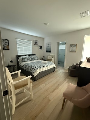3 chambres, fer et planche à repasser, Wi-Fi, draps fournis