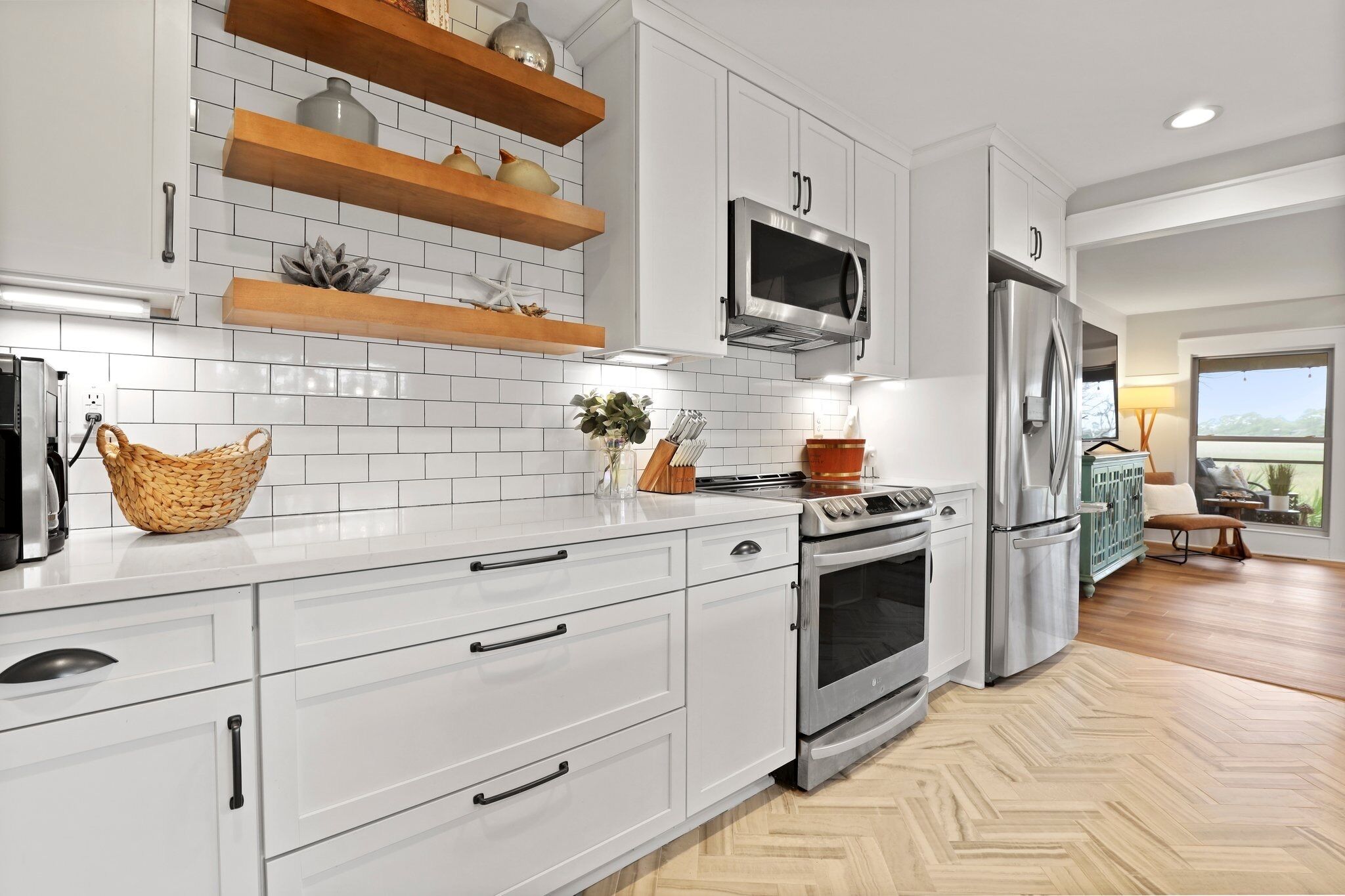 Micro-ondes, four, plaque de cuisson, lave-vaisselle