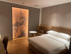 Ropa de cama de alta calidad y escritorio