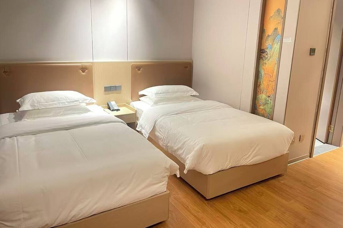 Premium bedding, desk, laptop workspace, free WiFi