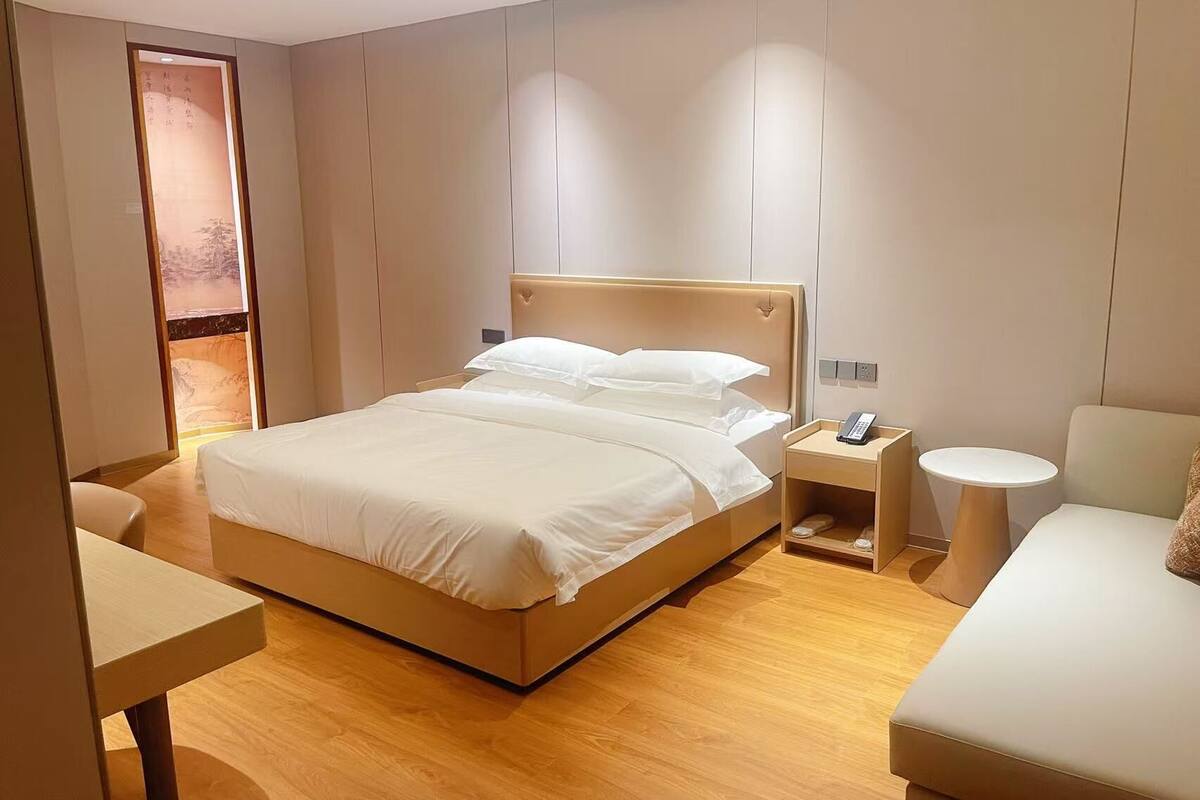 Premium bedding, desk, laptop workspace, free WiFi