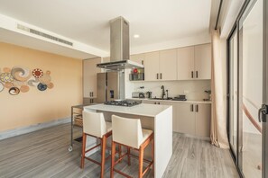 Fridge, microwave, oven, dishwasher