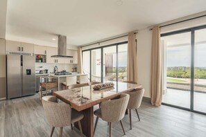 Unclassified image, 3 of 20, button