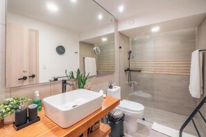 Dusche, Haartrockner, Shampoo