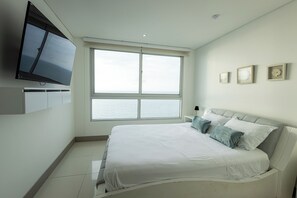 2 quartos, cofres nos quartos, ferros/tábuas de passar roupa