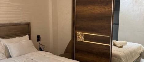 2 chambres, fer et planche à repasser, Wi-Fi, draps fournis