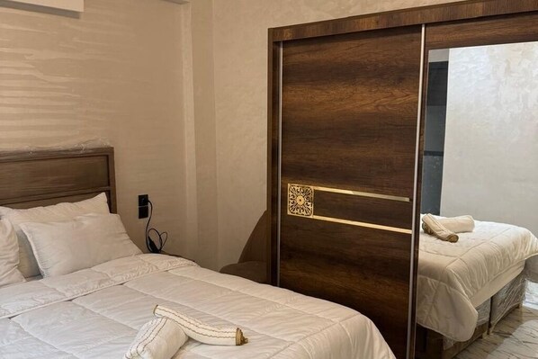 2 室のベッドルーム、アイロン / アイロン台、WiFi、ベッドシーツ