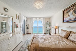 3 quartos, ferros/tábuas de passar roupa, Wi-Fi, roupa de cama