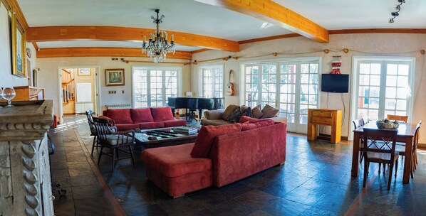 Living area - Casona tatalafquen (Villarrica)
