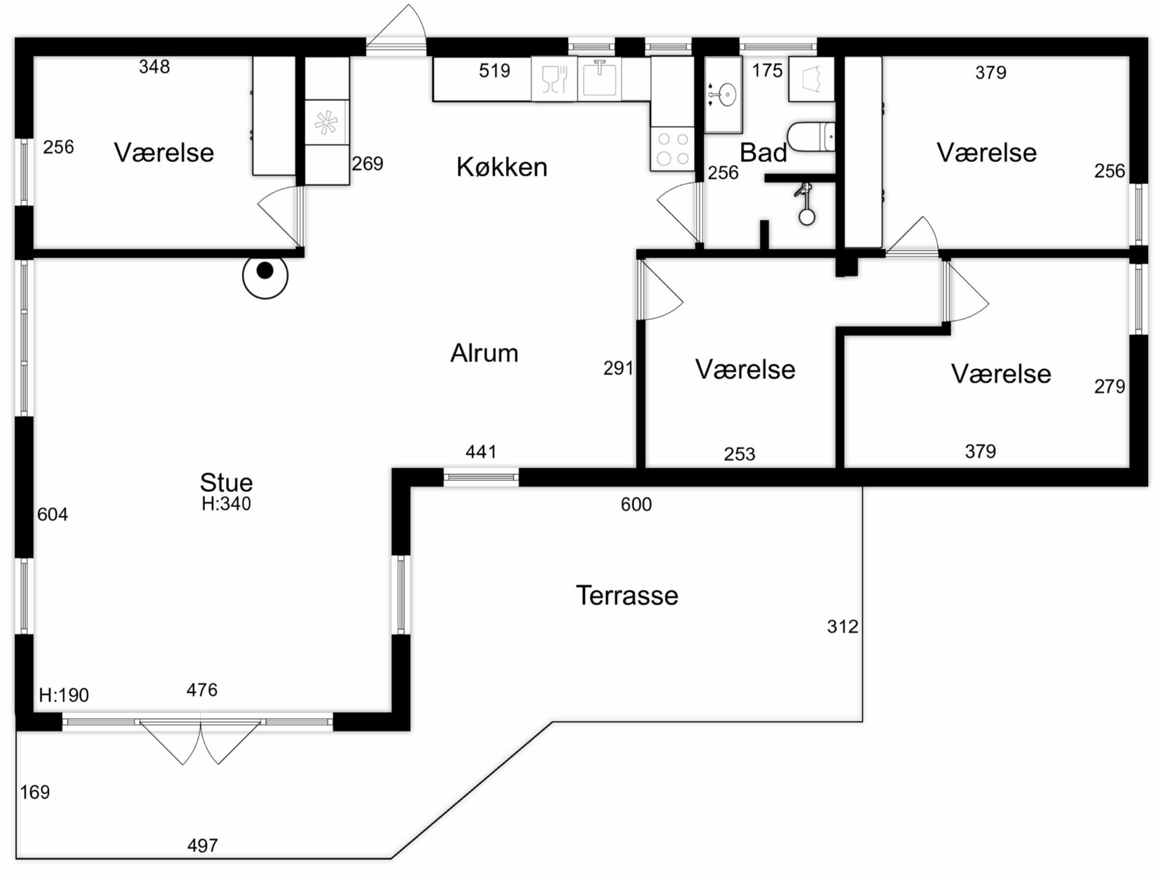 Et hotelplantegning med flere badeværelser en suite, et køkken, et badeværelse, en opholdsstue og en terrasse.