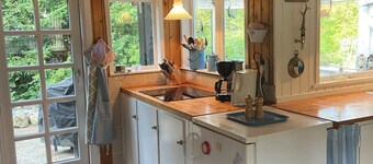 A cozy older summerhouse on a small island