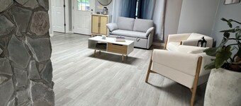 Farmhouse apartment with WiFi in Piney Creek - 2 bedrooms