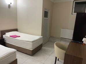 Classic Room | Desk, free WiFi