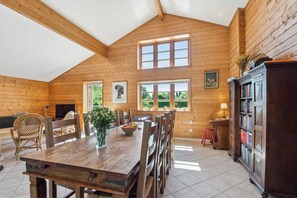 Dining - Cozy holiday home near the fjord and bathing pier (Kirke Hyllinge)