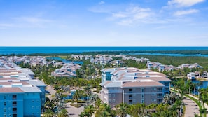 Exterior - ⚓Penthouse Retreat! Coastal Condo 1 mile to AMI & Beaches⚓ (Bradenton)