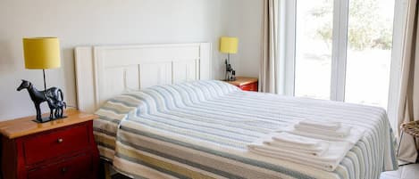 2 bedrooms, internet, bed sheets