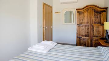 2 habitaciones, acceso a internet y ropa de cama