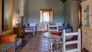 A cozy room with a bed, two chairs, a table, and a cabinet. - MURTA PEQUENA T2 with private pool (Marvão)