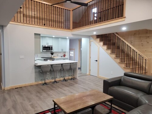 5-bedroom house with WiFi and AC in Nekoosa 12 min from Necedah sleeps 14