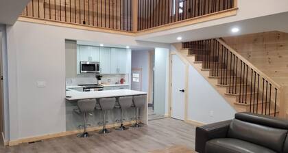 5-bedroom house with WiFi and AC in Nekoosa 12 min from Necedah sleeps 14