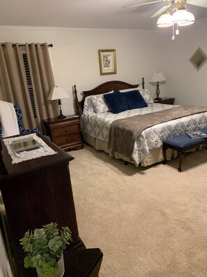 4 habitaciones, escritorio, tabla de planchar con plancha y wifi gratis 