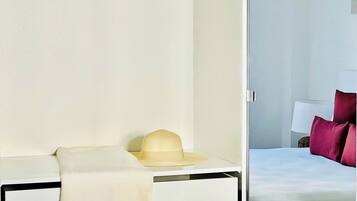 1 habitación, tabla de planchar con plancha, wifi y ropa de cama