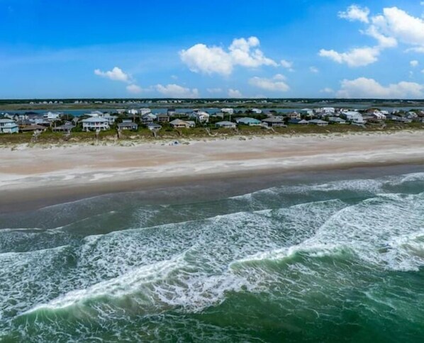 Tæt på stranden, liggestole, badehåndklæder