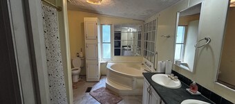 The Rustic Roost – A Cozy Country Getaway