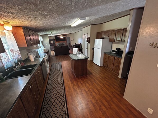 Refrigerador, microondas, horno, placa de cocina