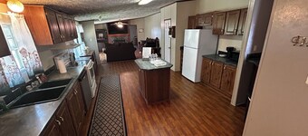 The Rustic Roost – A Cozy Country Getaway