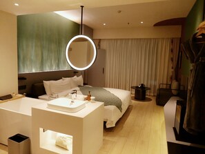 In-room safe, blackout drapes, soundproofing, iron/ironing board - Zhi Resort Beijing (Beijing)