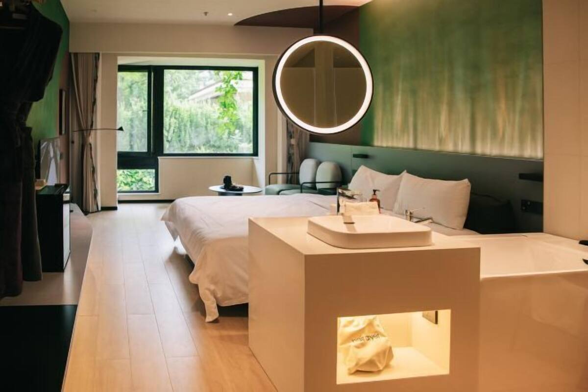 1 bedroom, in-room safe, blackout drapes, soundproofing