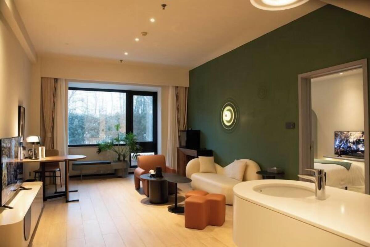 1 bedroom, in-room safe, blackout drapes, soundproofing