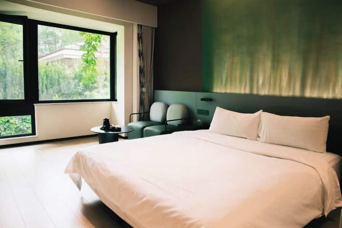 In-room safe, blackout drapes, soundproofing, iron/ironing board