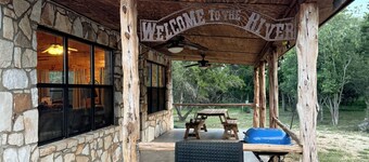 Secluded cabin on 15 ac. teeming with wildlife, .4 mile from 7 Bluffs crossing.