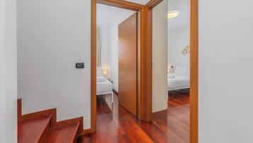 3 bedrooms, iron/ironing board, travel crib, internet